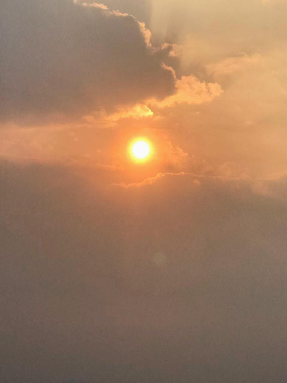 真心劝各位退休的叔叔阿姨，手里的退休金，千万不要一股脑全贴给子女。

这真不是抠