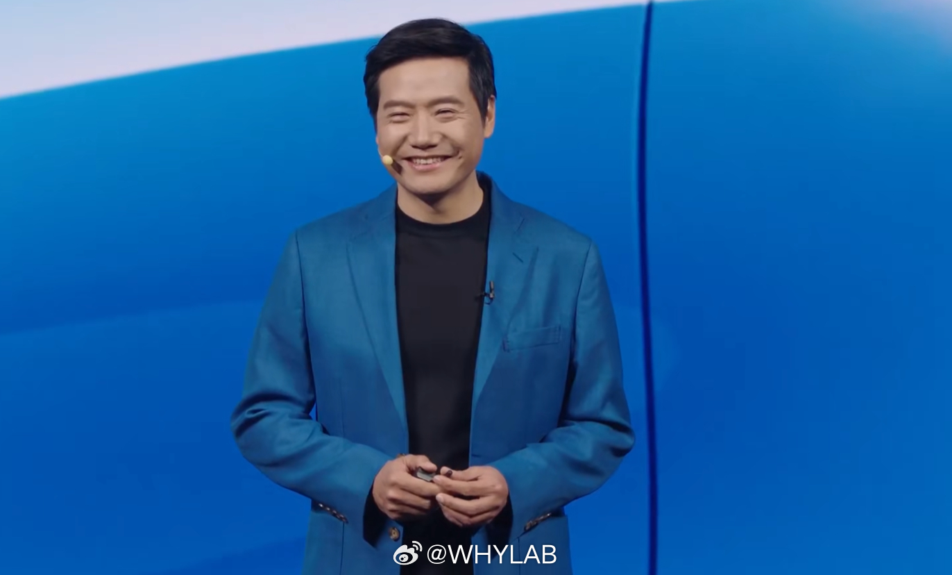 小米春季新品发布会开始了，有三款产品发布，新一代 SU7、全新 Book Pro