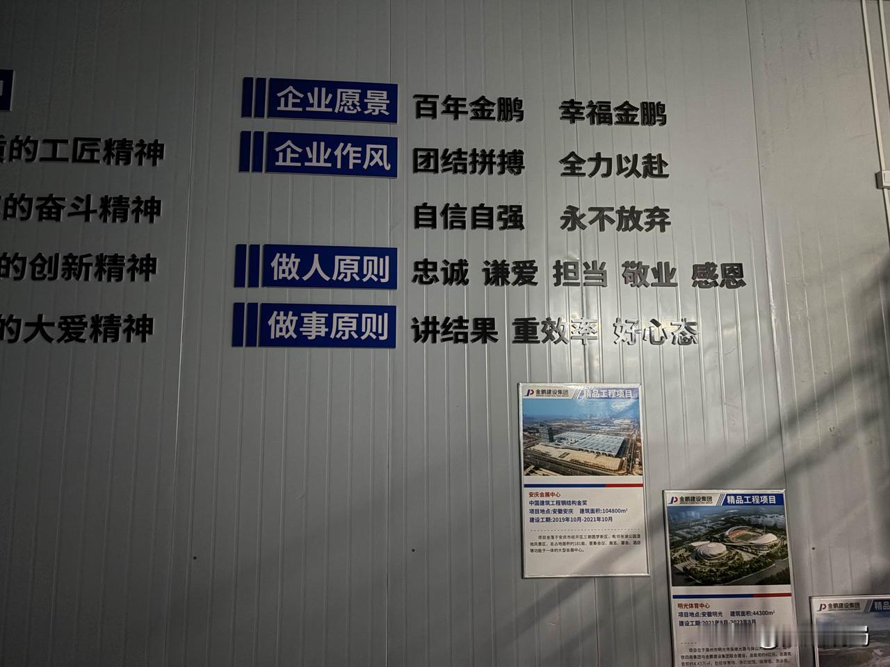 当今社会，没钱真的寸步难行。钱不是万能的，但没有钱是万万不能的。没钱，选择权几乎