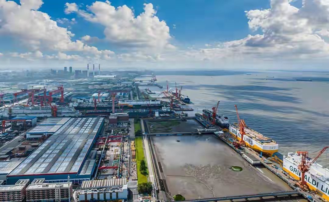 A股：明天（12月16日），历史或将重演1. 今天A股大幅低开，直接消化了隔夜外