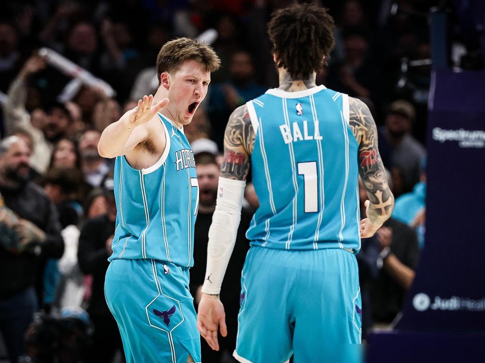 别再拿克尼佩尔碰瓷弗拉格了，一个天一个地，这根本不是一个物种。
人家弗拉格，公