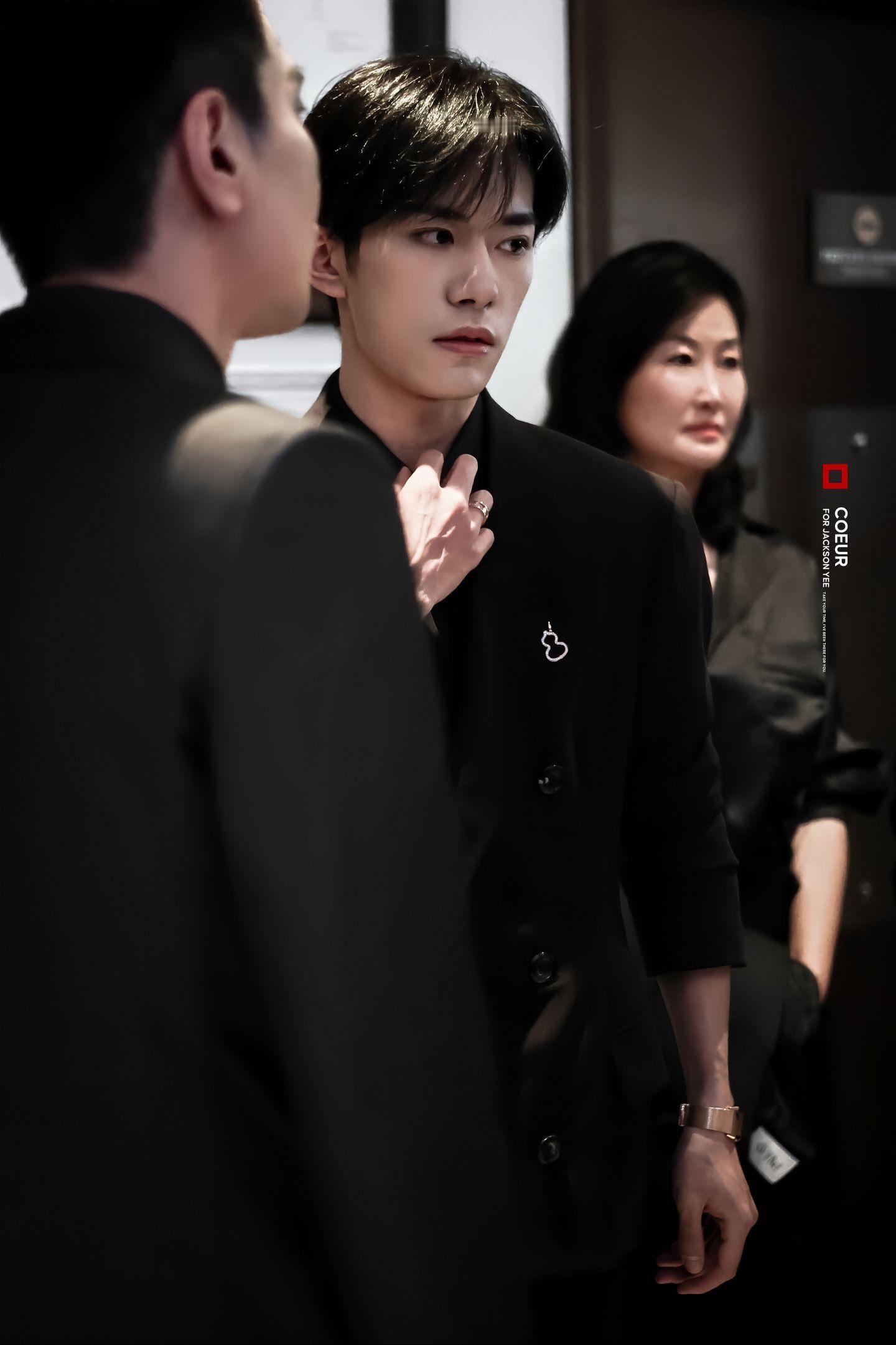 如果是严迪哥哥是这个妆造……大获全胜归来就要上台优秀代表发言领锦旗了易烊千玺电影