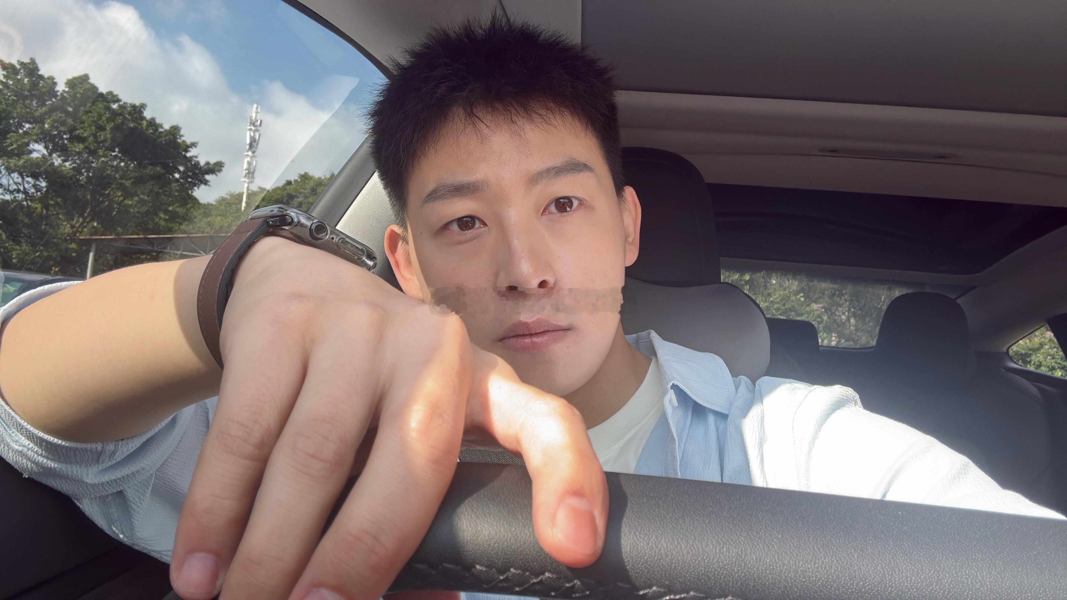 可能是长时间摄入不足头发掉的有些多 不过看起来都是断发买了点三精的钙铁锌和b族口