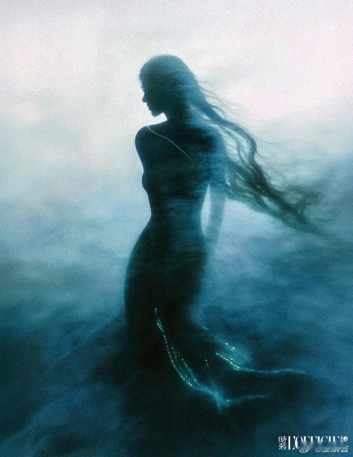 鞠婧祎美人鱼大片  鞠婧祎深海人鱼大片  不得不赞叹鞠婧祎在2025时装一月刊封
