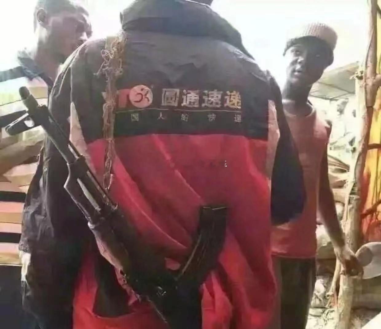 圆通速递？？？非洲的衣服来源真是很有特色啊！！！ 海阔试车超话 ​​​