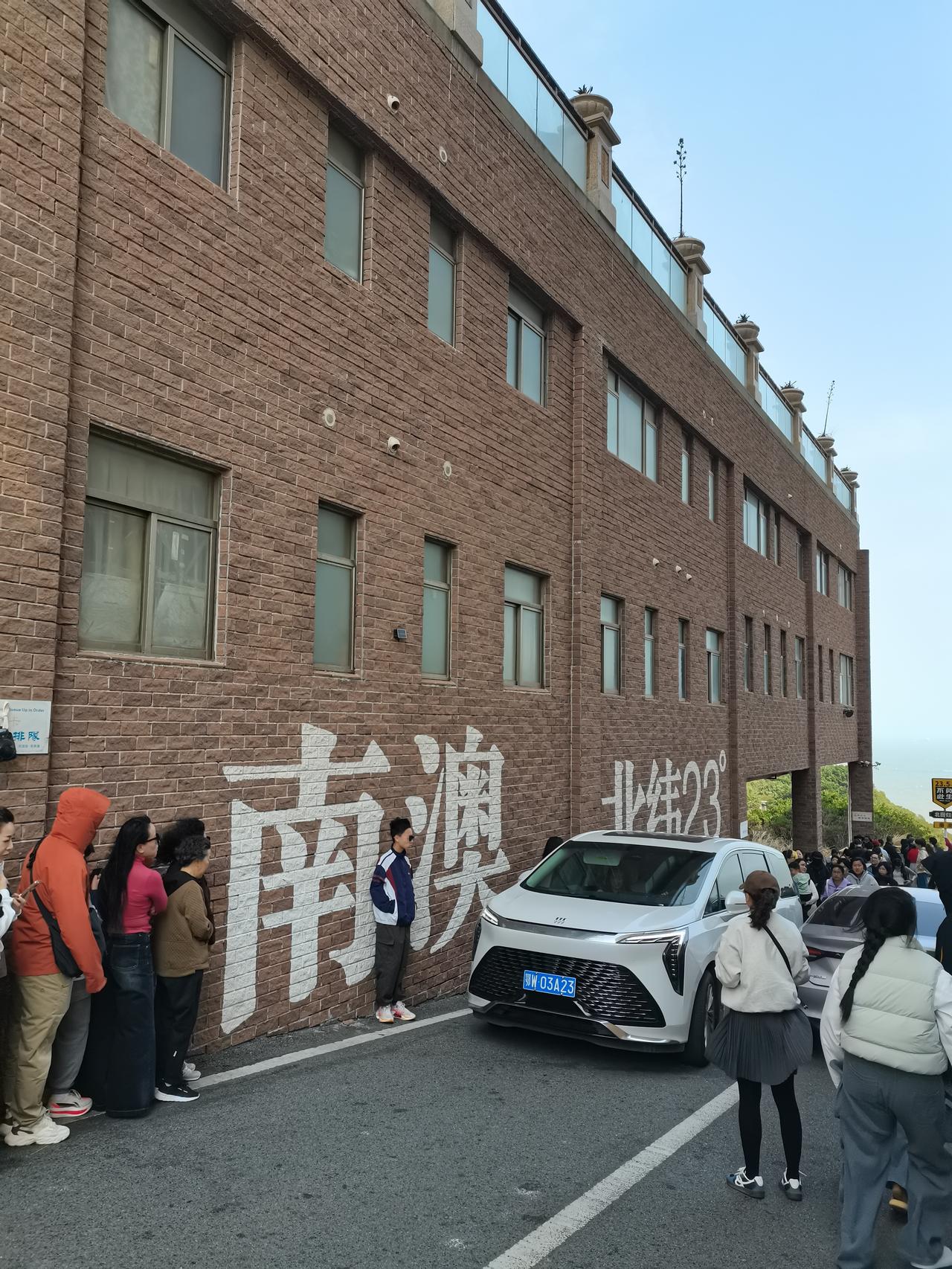 亲历汕头小公园和南澳海泉湾网红打卡点的火爆场面，虽说搞不懂其窜红逻辑，但对年轻人