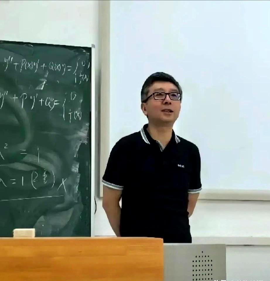 放着好好的大学院长不当，连处级待遇都直接扔了，这得多大的魄力？
6月中旬，南京大
