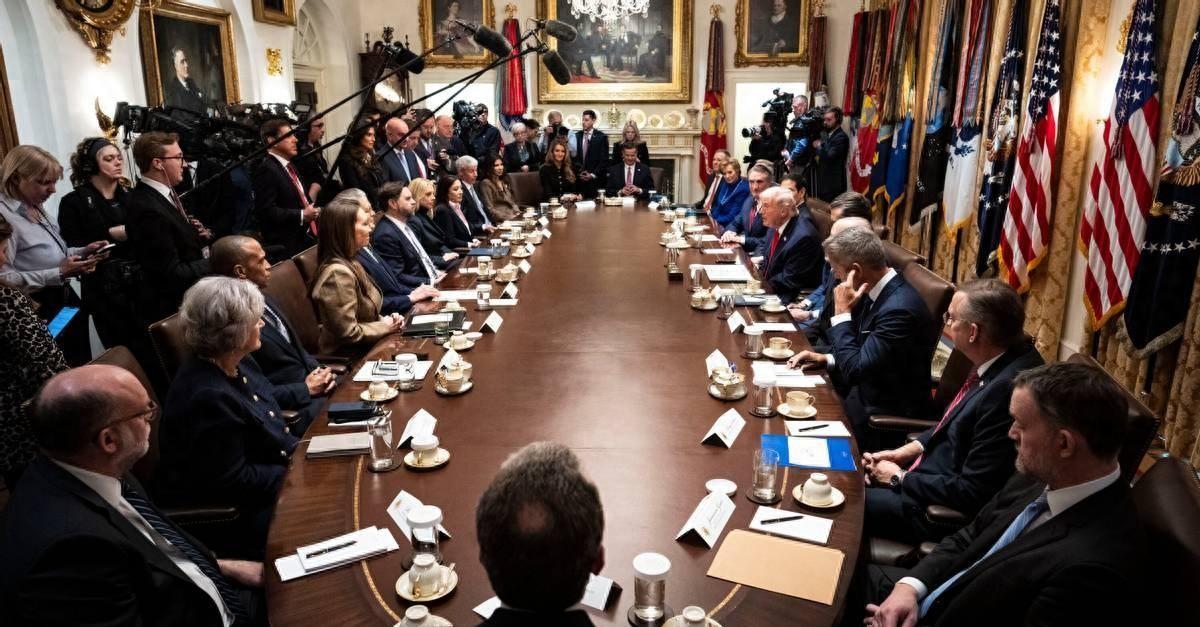 据多名知情人士透露,解职司法部长邦迪和国土安全部长诺姆后,特朗普正酝酿更大规模的