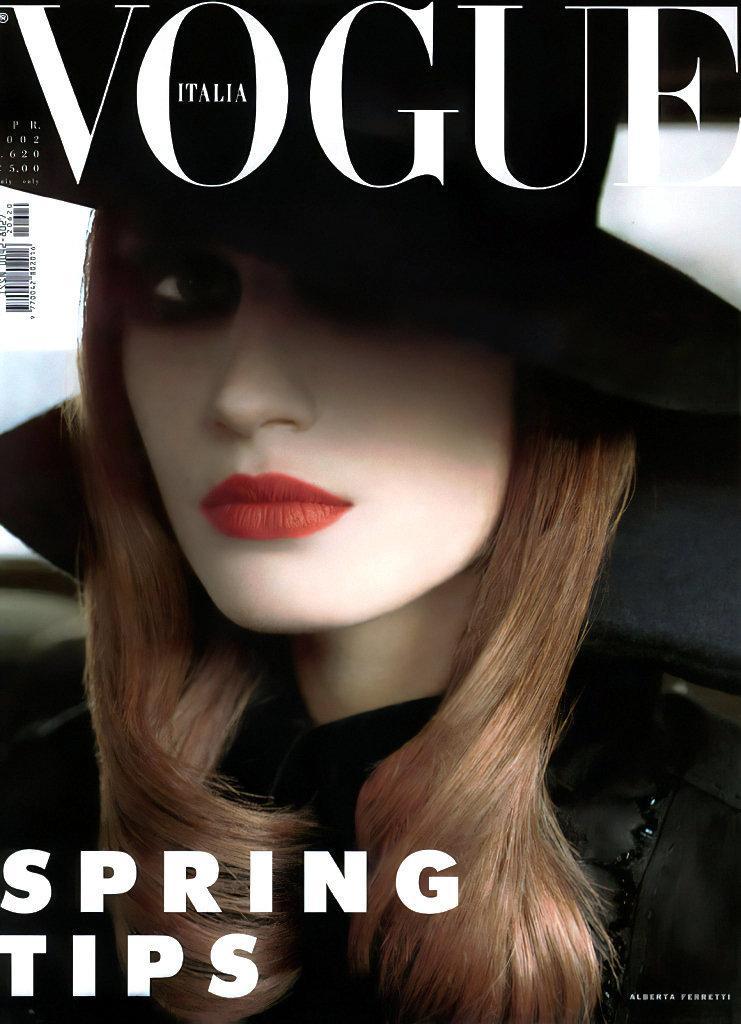 【来自投稿】意大利版《Vogue》2002年4月刊封面，时年17岁的俄罗斯超模尤