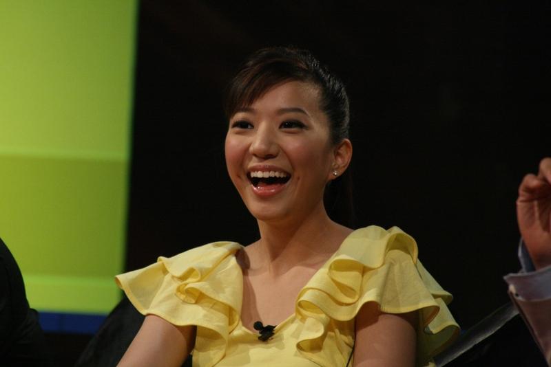 小姨子确实有旺夫相，这不是瞎说。从面相看，她唇红齿白，笑起来那模样，一看就是夫妻