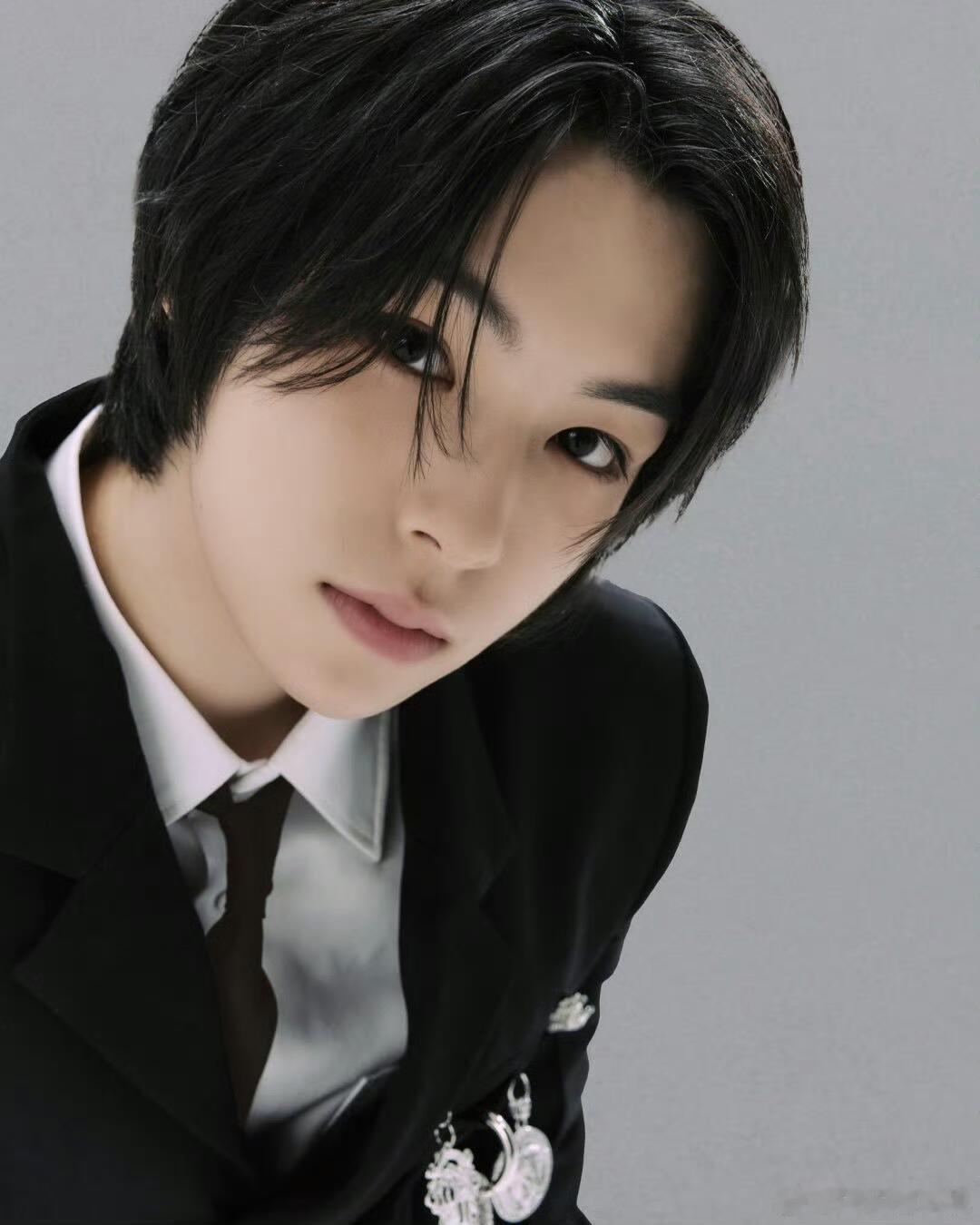 金在中推出的新男团，大家觉得长相如何 