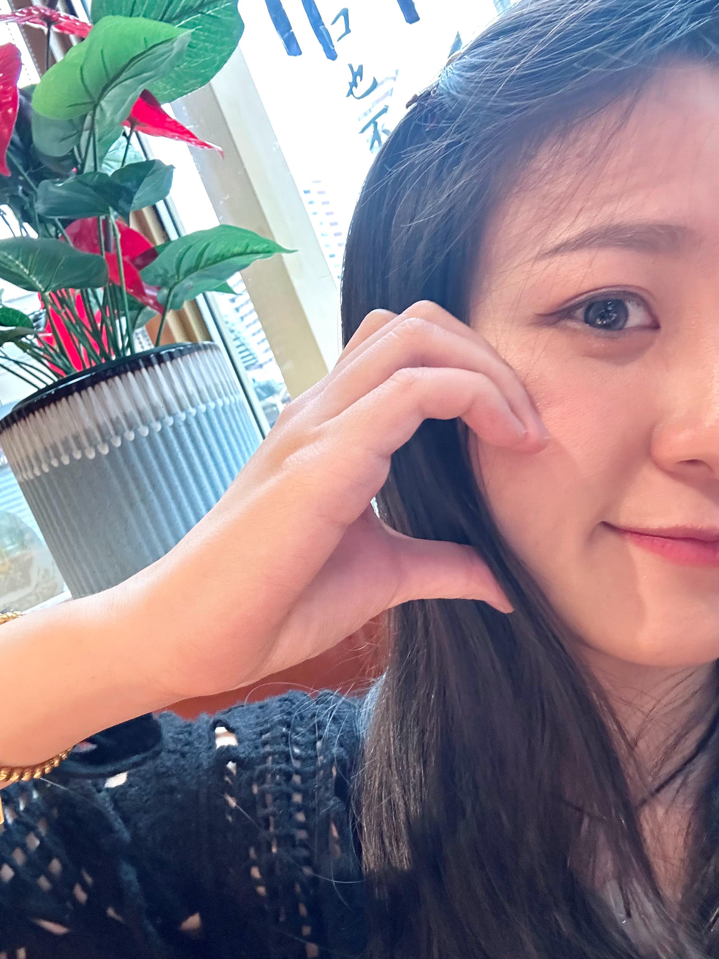 身边人陆续结婚 有嫁给十年爱情长跑的 有嫁给基于物质基础的 倒也风生水起其实我也