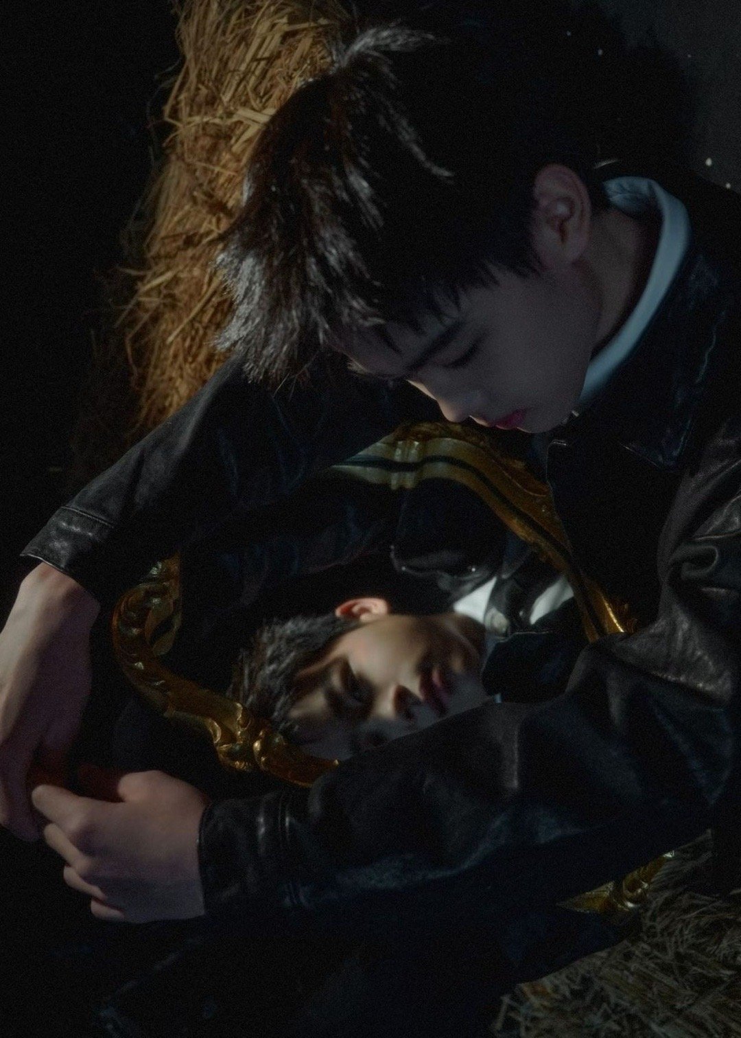 韩昊霖骄阳庆功宴造型韩昊霖今日酷弟造型 《骄阳似我》庆功宴弟弟新造型有！一身黑色