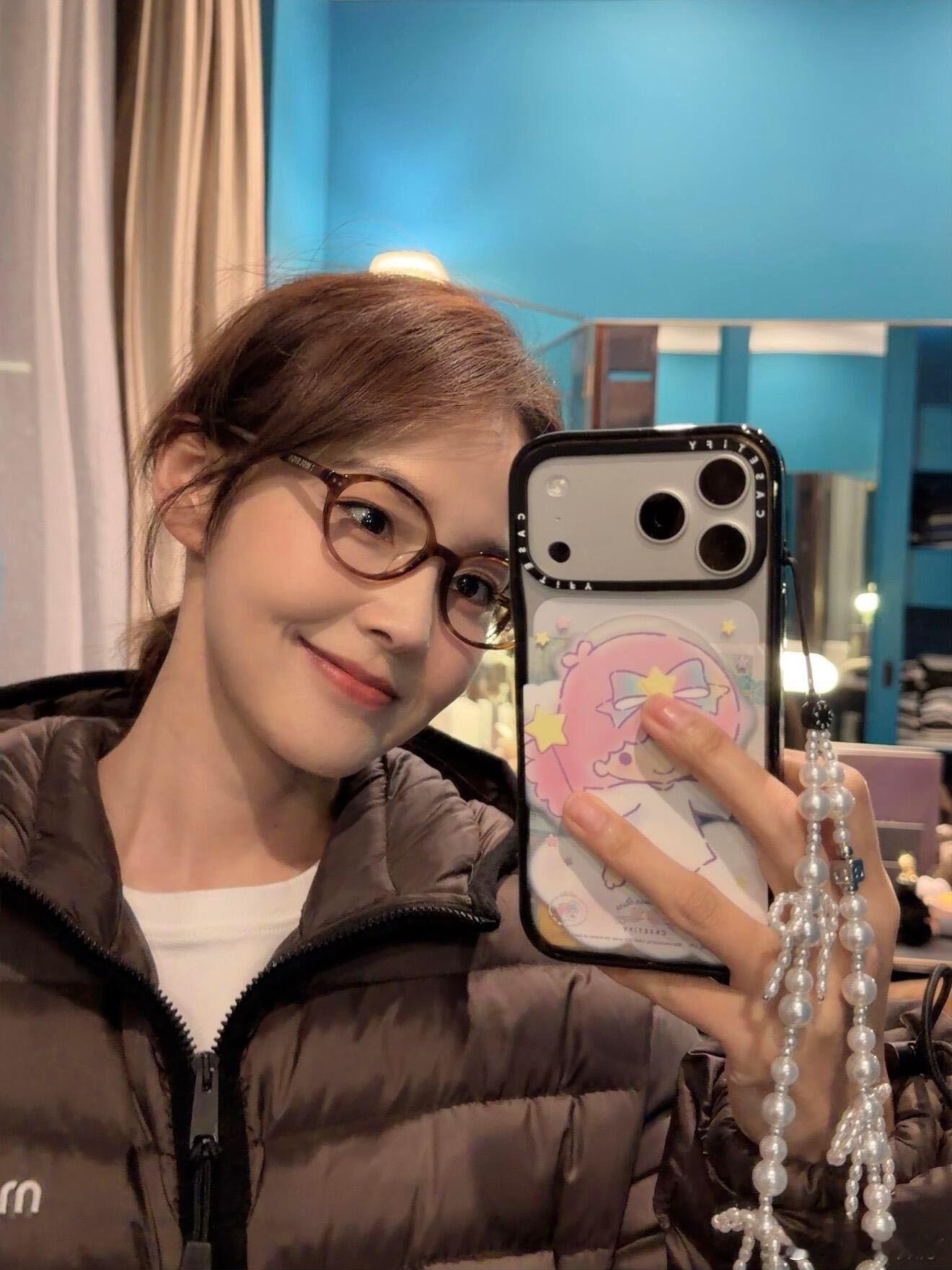 每次看到张佳宁的照片，我都会感叹，她的气质真是无敌，姐姐感和妹感都能够轻松驾驭，