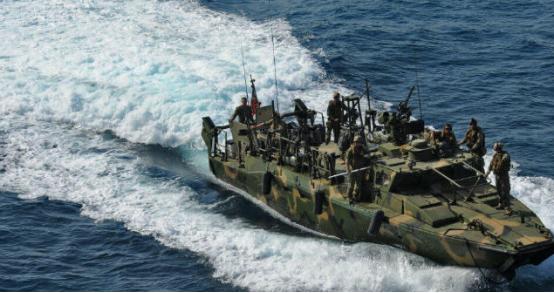 靠海吃海的国度，突然一纸禁令把大海给锁了？一夜之间，当地渔民收帆靠岸，想出海散心