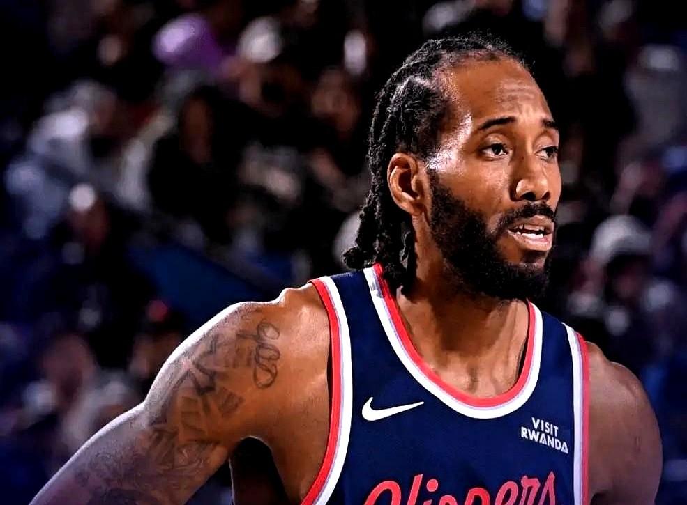 快船的“第三节崩盘”已经不是新闻了，打灰熊又来了一次。上半场领先13分，小卡和哈