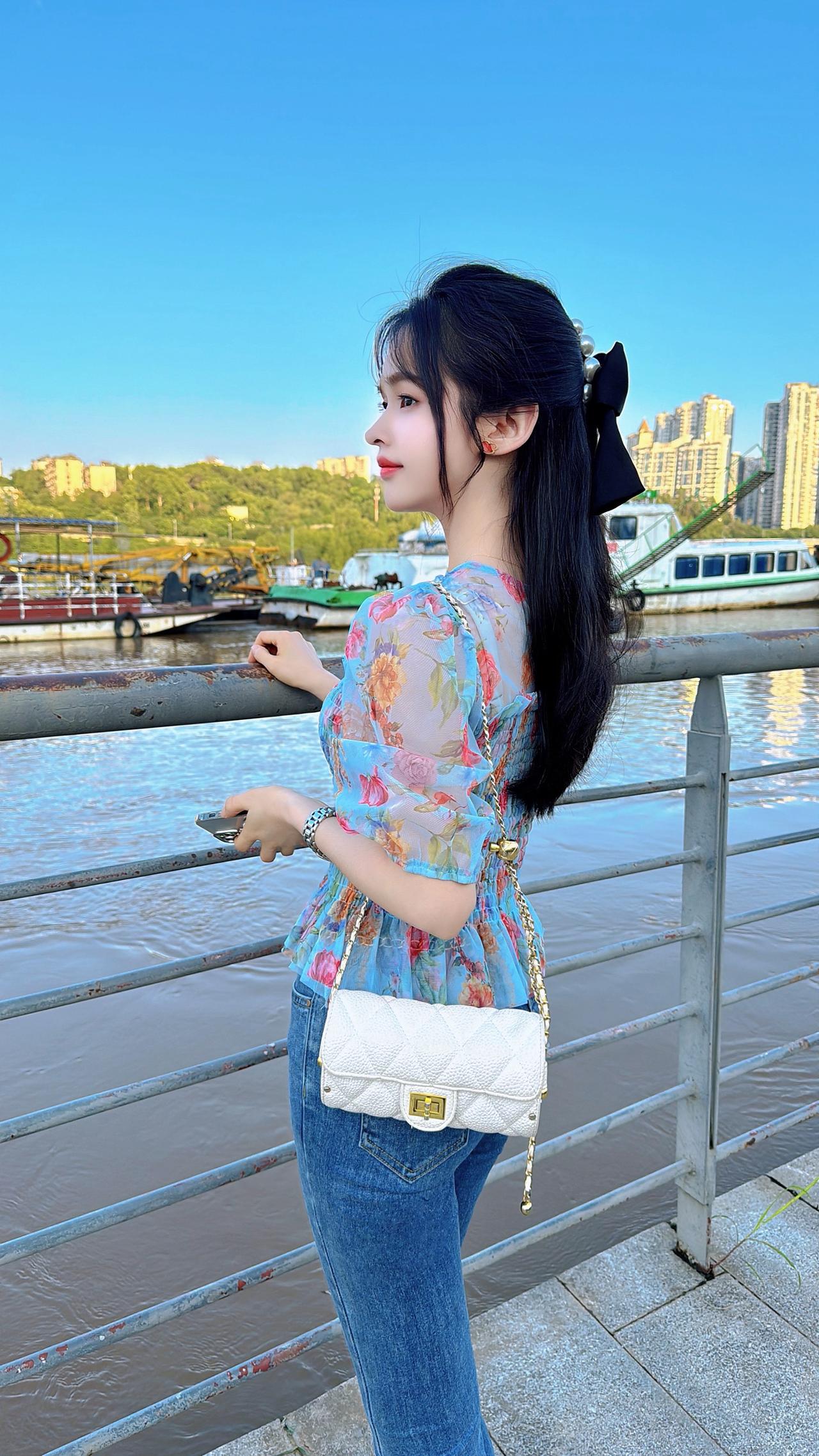 人早晚会什么都不在意的，到了某个时间点，你就能感觉自己往那个方向去了，慢慢地对一