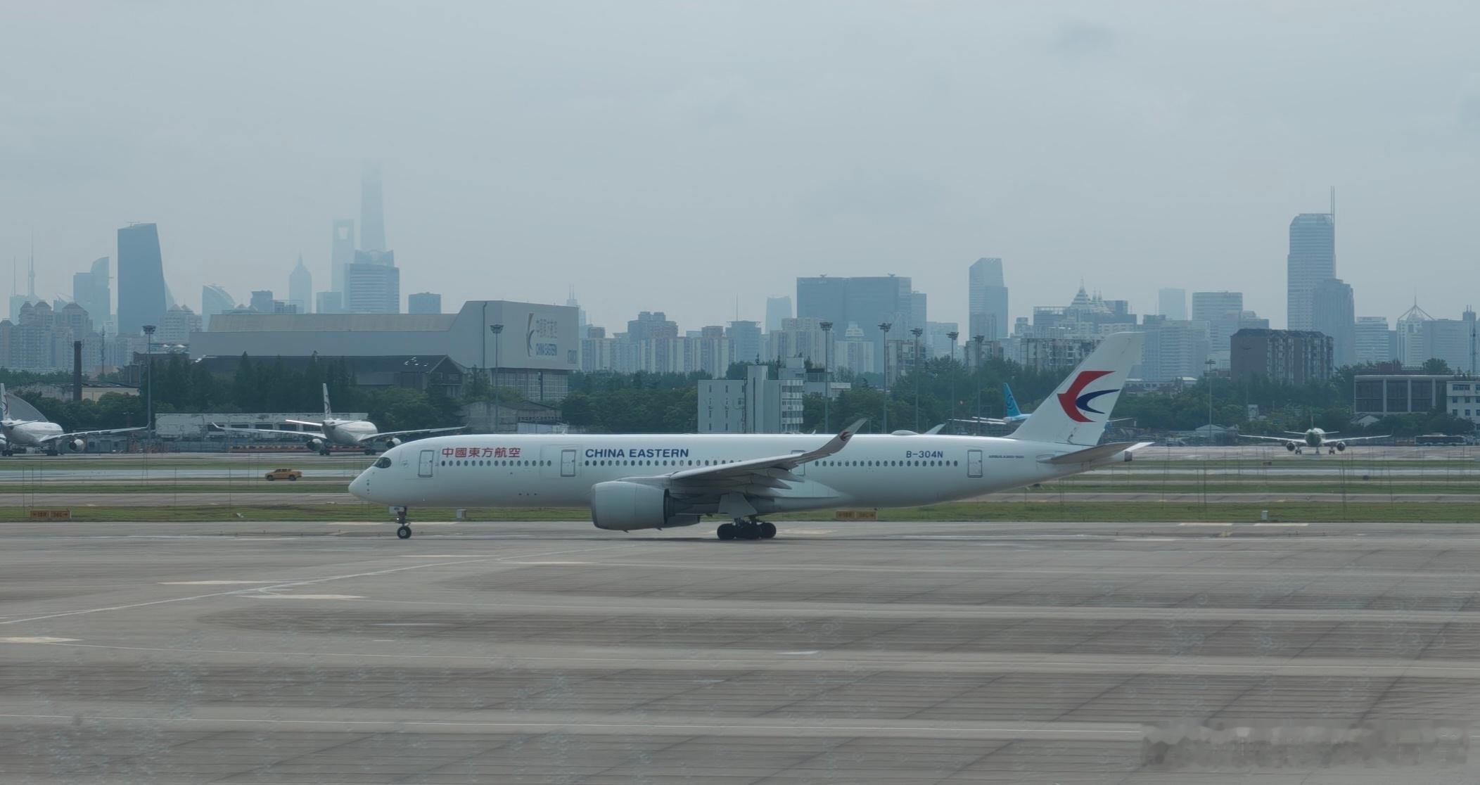 早班机✈回深，今儿上海天气不错～ 
