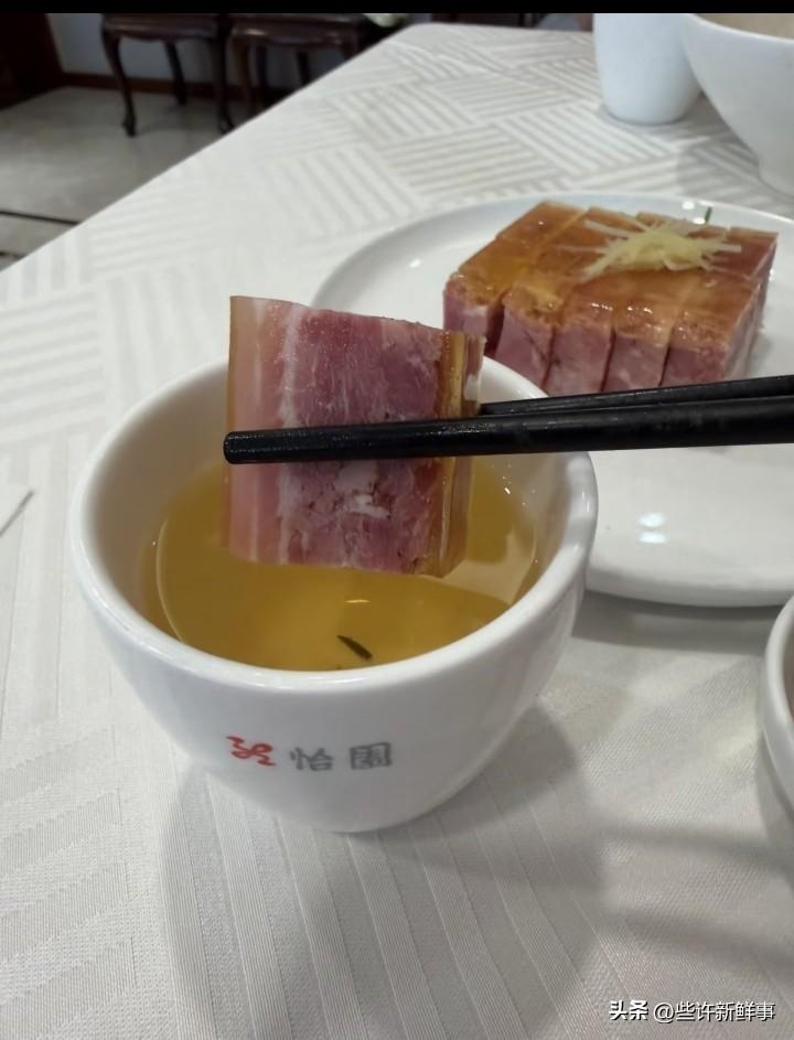 想问下扬州人，你们平时会这么吃吗
肴肉味道很好，蘸茶吃的话没觉得有太大变化