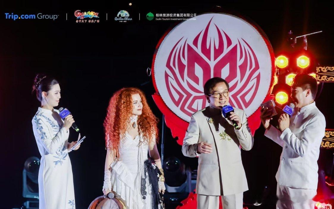 成龙用6国语言向67国友人问好72岁成龙切换6国语言惊艳全场 老艺术家们真的很敬