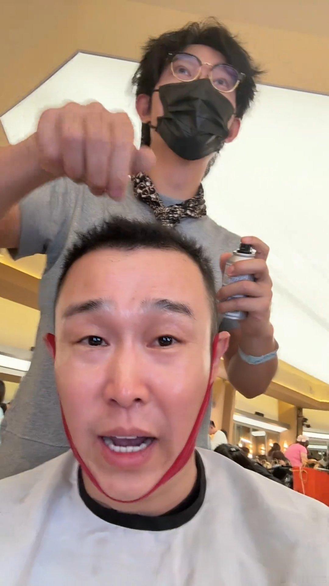 小沈阳把化妆师挂网上小沈阳也开始服美役了 当网友说小沈阳化妆脸太白了，哥内耗不了