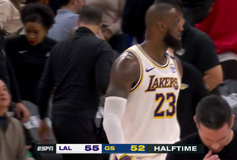 浓眉受伤 浓眉伤退，湖人半场领先3分，詹姆斯19分！NBA圣诞大战，湖勇大战半场