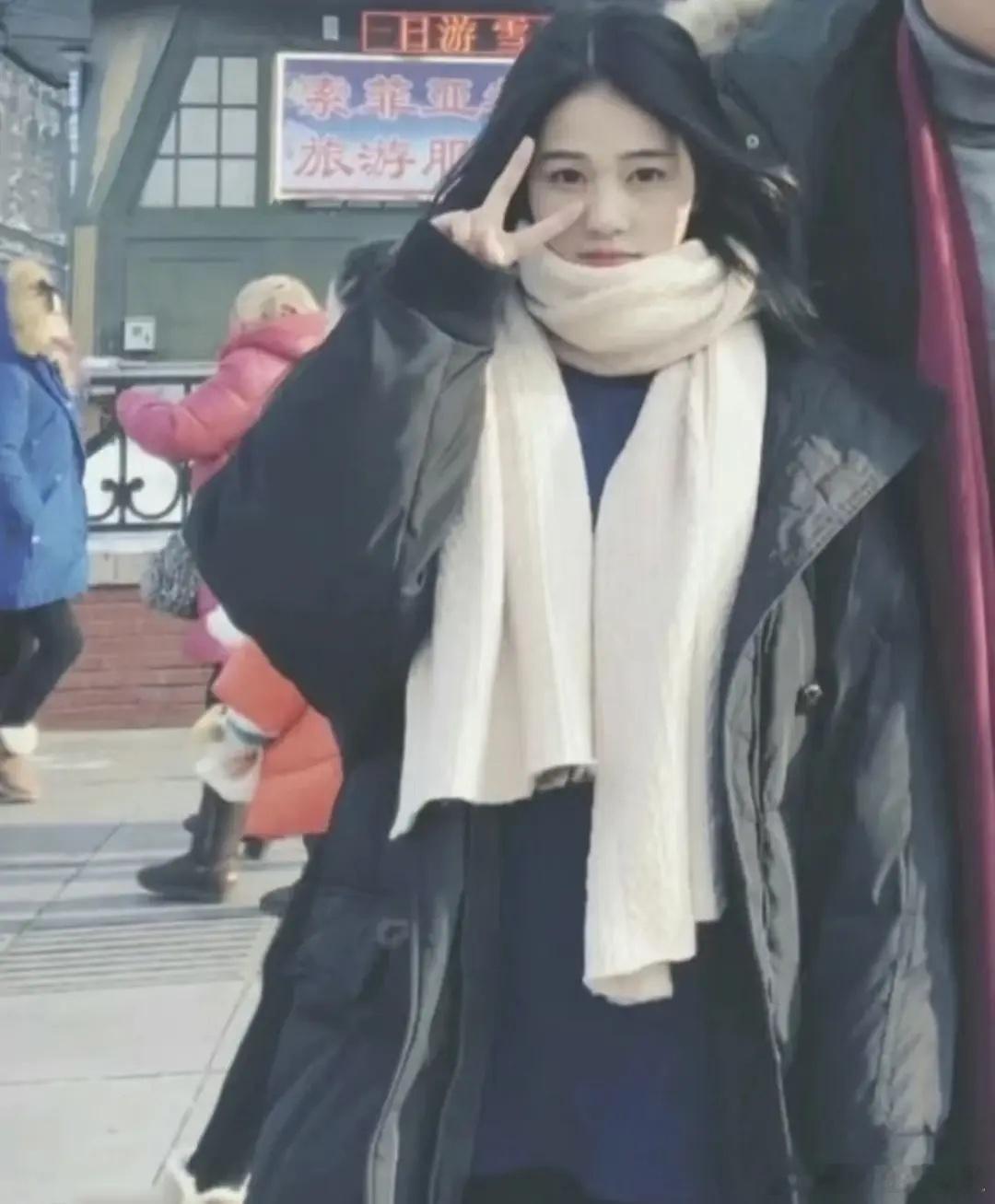 早期的鹿鹿放在高中高低得暗恋个三年[可怜][可怜][可怜]也希望她永远记得来时的