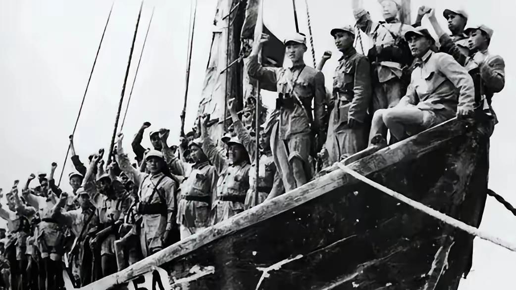 1950年，海南战前百名战士漂泊至越南，韩先楚下令开除军籍，徐国夫多年后才明白其