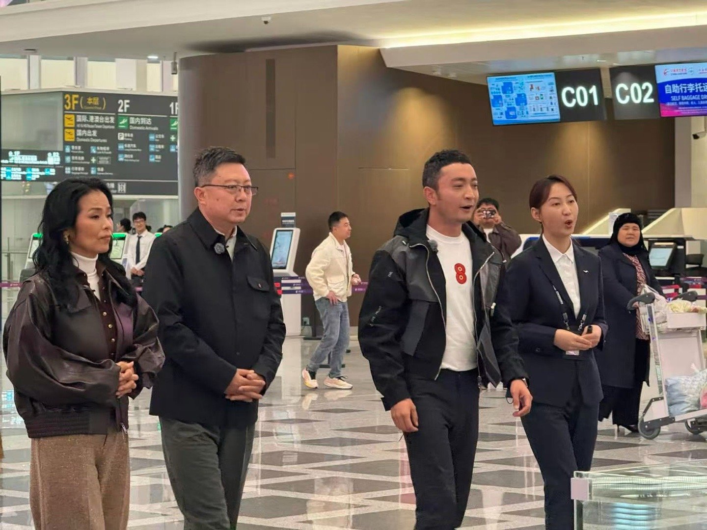 尼格买提 是撒贝宁的撒吗 撒贝宁：阿嚏！谁在叫我？原来是小尼在兰州用方言给我打广