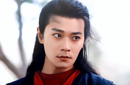 37岁曹骏“男七号”杀疯！从“过气童星”到“人间妖皇”，他凭啥让娱乐圈集体闭嘴？