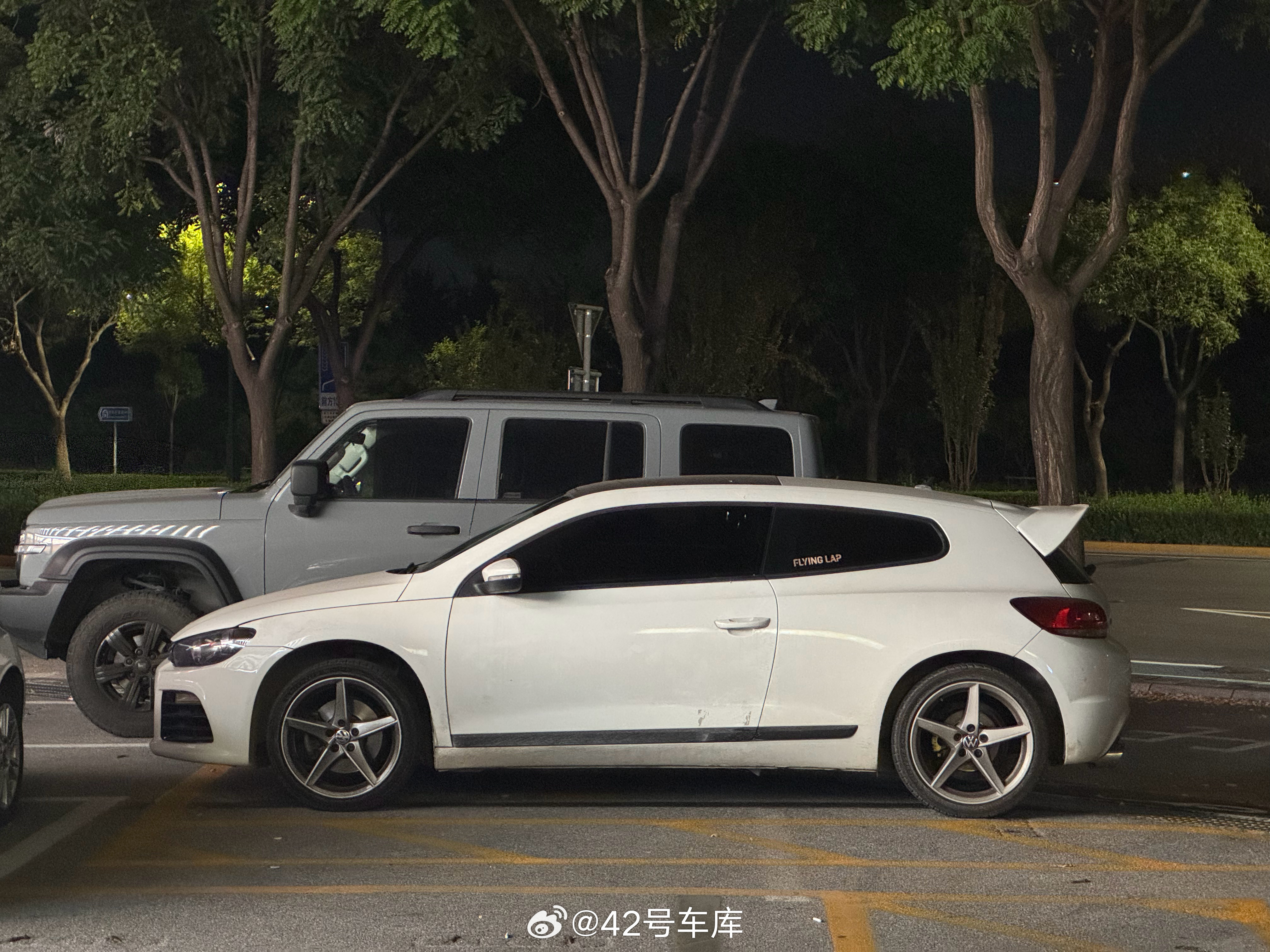 来北京出差，酒店楼下有意思的车还真不少！42how ​​​