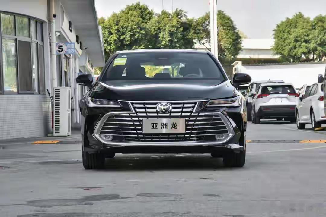 一边是销量增长、全球卖车240万辆，一边是利润腰斩、北美亏损，丰田的财报撕开了全