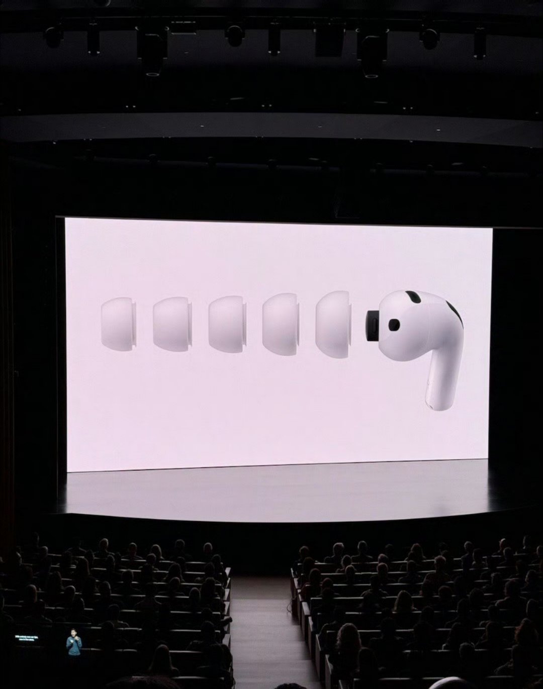 AirPods Pro3苹果发布会第一个产品是AirPods Pro 3，主要升