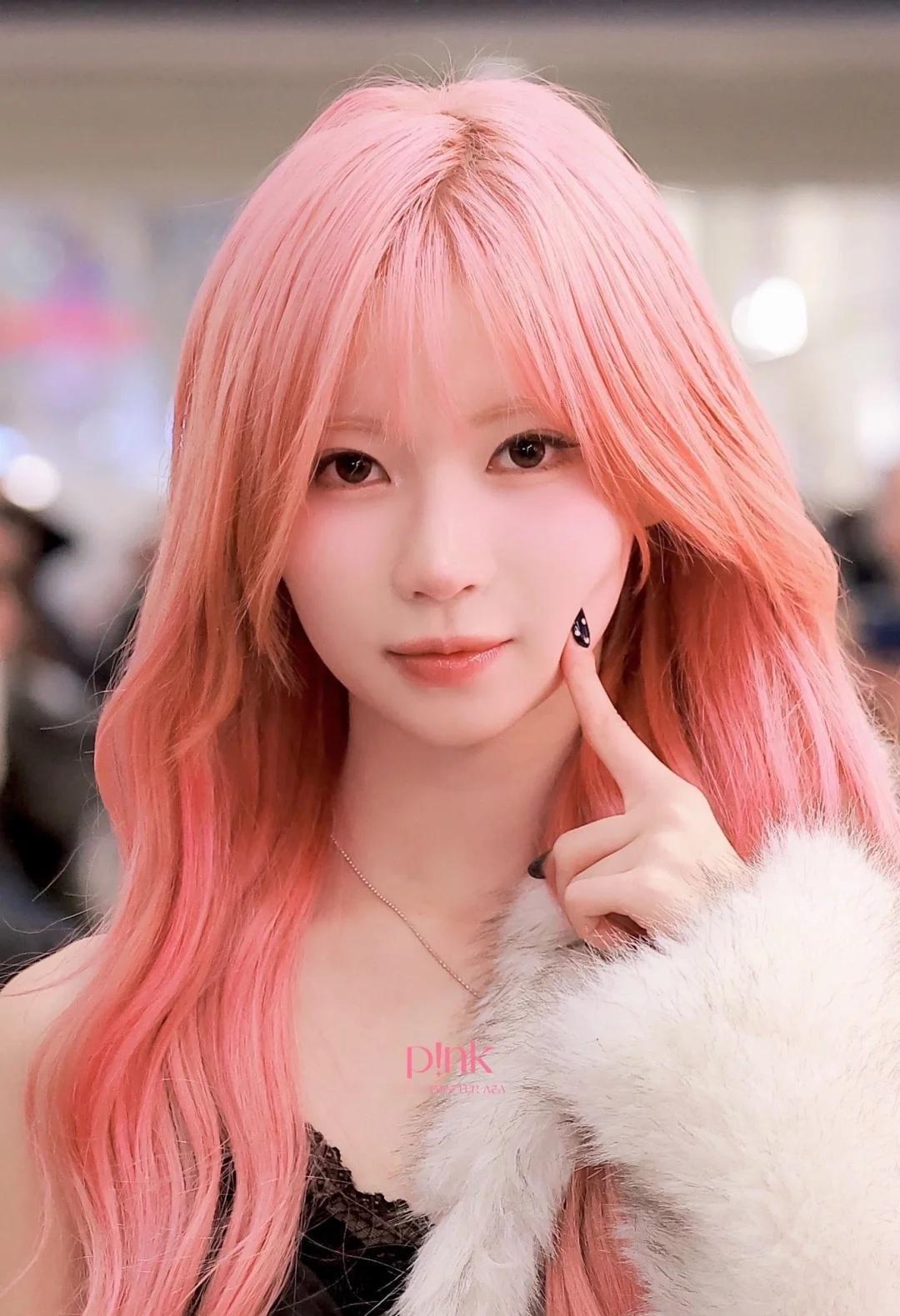 草莓团子🍡
251226 仁川机场
X/pink_asa_
ASA Enami