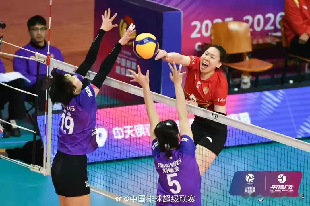 排超联赛果然还得是苏津大战！
排超联赛第四轮江苏女排对阵天津女排
本场比赛可谓是