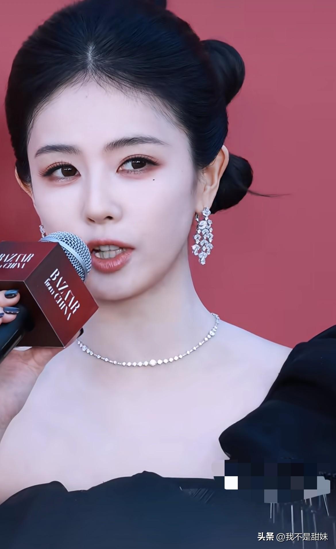 她为啥就一点科技感都没有...每块肌肉都是向上生长的....太厉害了，美得很啊！