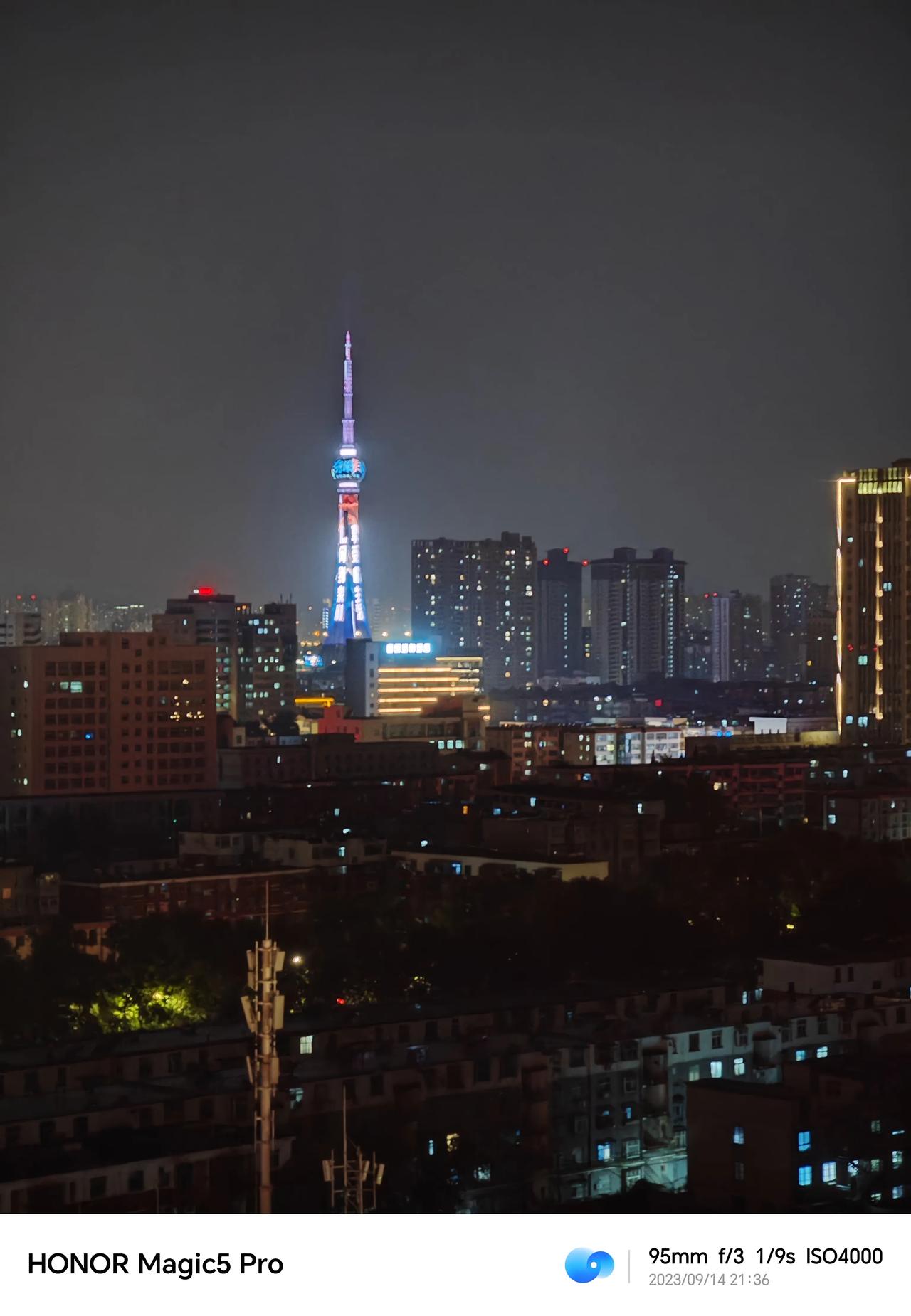 从来没有正儿八经用荣耀Magic 5 Pro拍夜景，直到这次出去玩的时候觉得有景