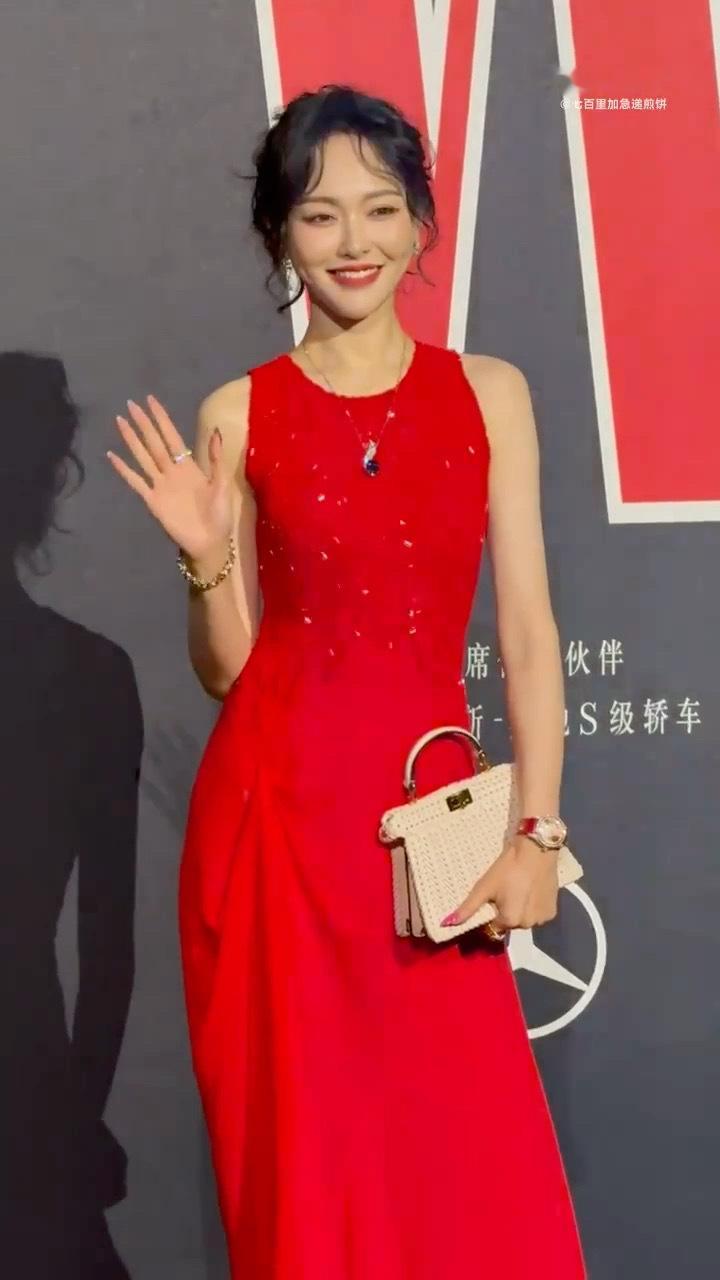唐嫣 花神降临唐嫣，很明艳，看着心情就很好 ​​​
