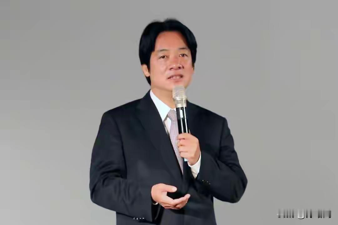 柯文哲被赖清德放出来，他的案子迟迟没有下文，我猜赖清德与柯文哲有慕后交易。别看柯