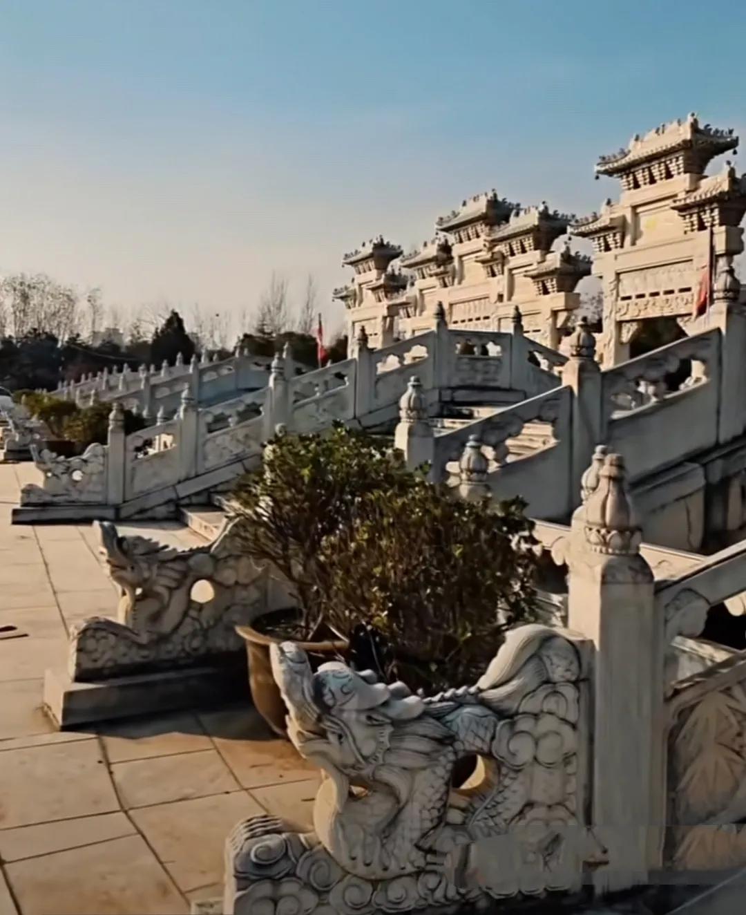 真想不到南阳还有这么一个地方！
前两天去西郊那边玩，居然发现312国道附近香铺这