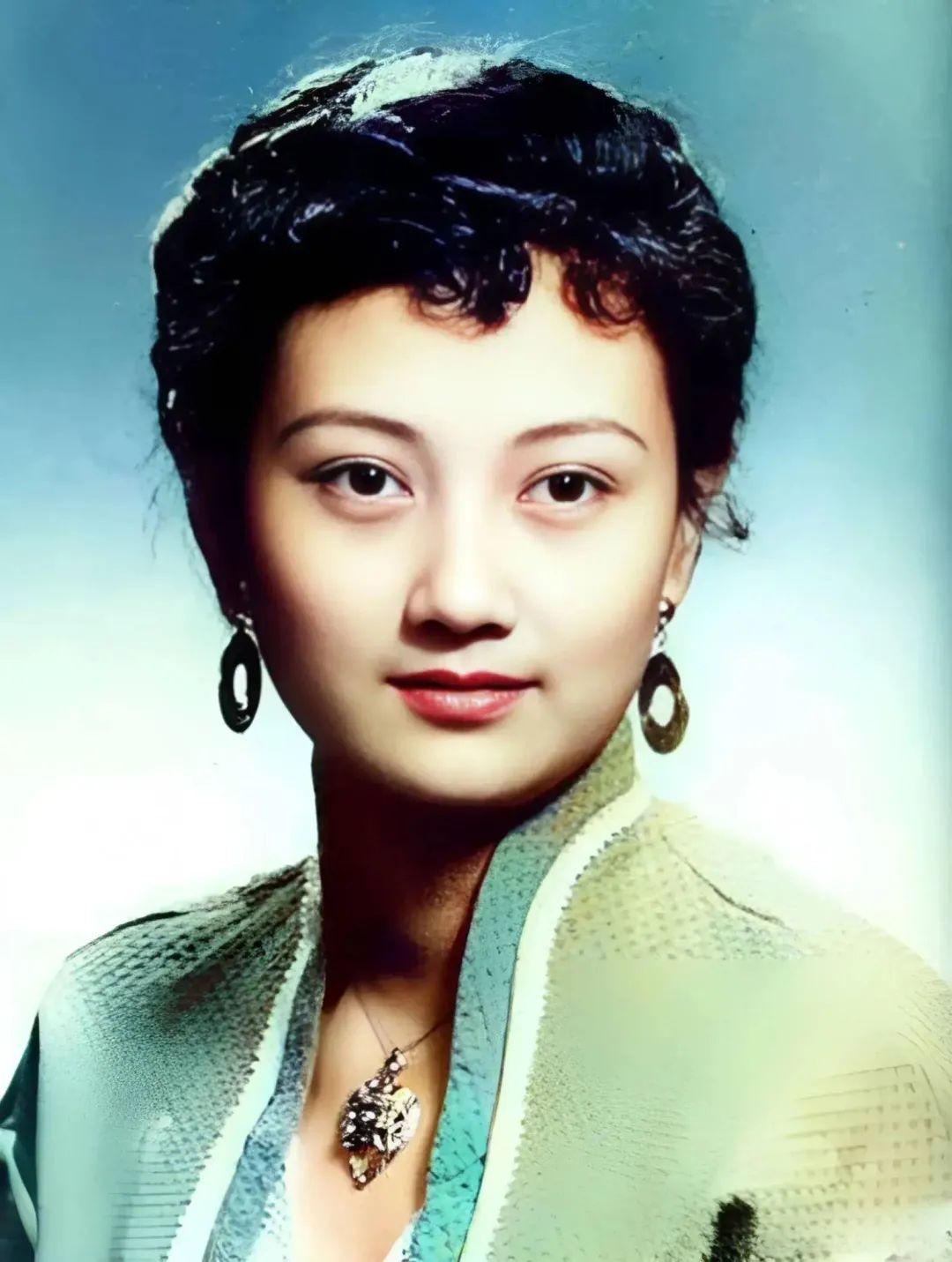 [酸]1992年，八一厂背着800万外债，眼看就揭不开锅了，领导找到女演员王晓棠