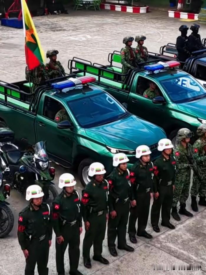 四特军警开展联合戍边活动
      据掸邦东部2月15日消息:为确保中国两会及