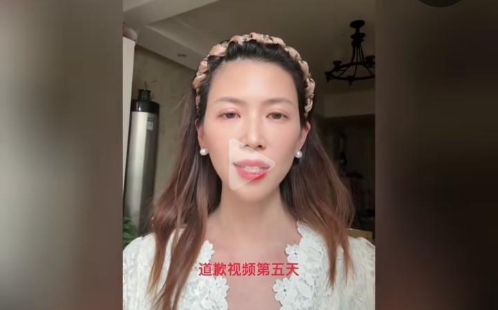 呆呆的朴实盘活了一座城，
牛女士的机智让一座城背上骂名。
这两件非常魔幻的现象级