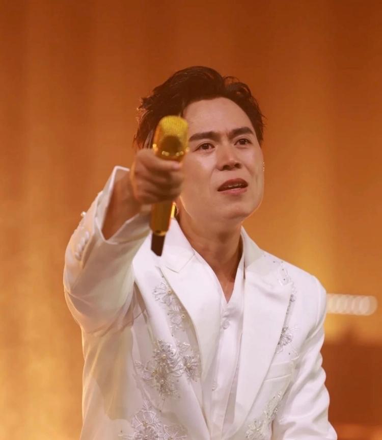 6800块，能坐进马健涛演唱会的晚宴VIP席。
全国巡演刚开票，最高一档的价码就