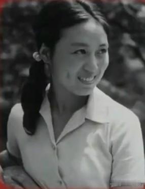 著名黄梅戏表演艺术家吴琼回忆，当年她刚上艺校时，个子不高、身形偏丰满，老师觉得她