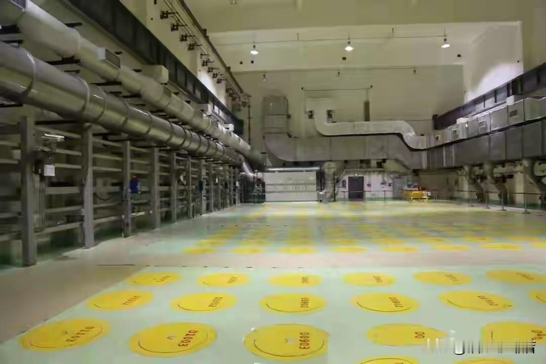 中国每年产生3200吨核废料，这个数占了全球每年增量的三分之一。有人把这事跟日本
