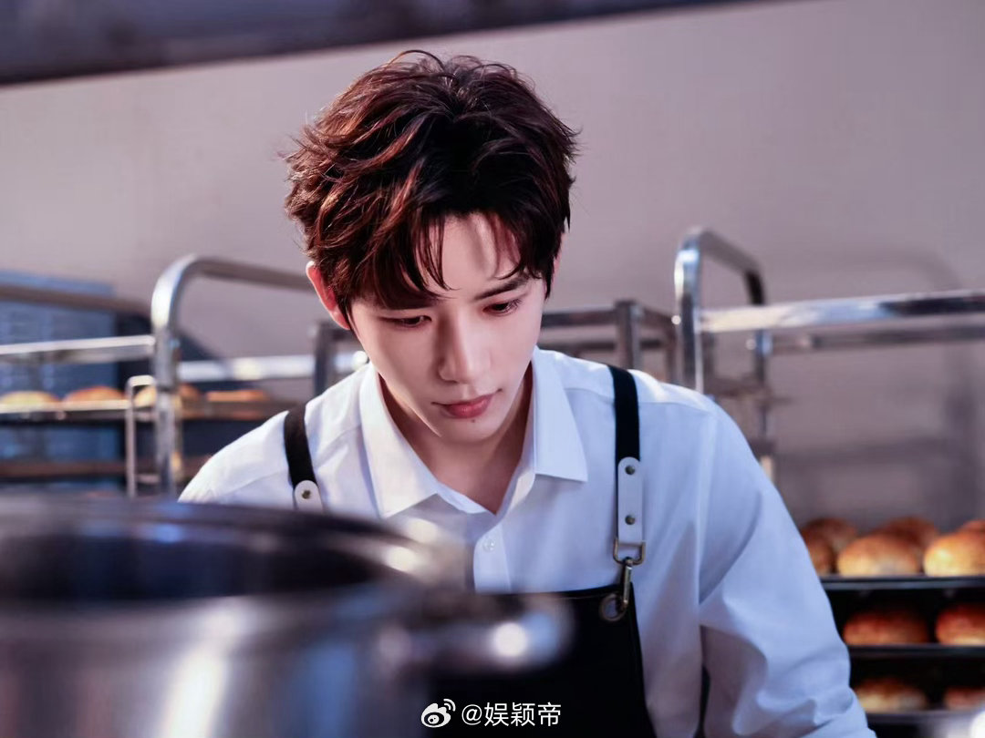 王安宇备战歌手还有续集王安宇在浴室备战歌手谁能想到练歌还能挖掘出这种生活化场景，