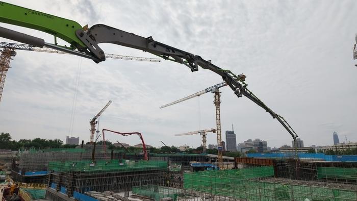 主体结构完成过半，700名建设者假期坚守奋战千佛山站TOD项目！这个五一假期，济