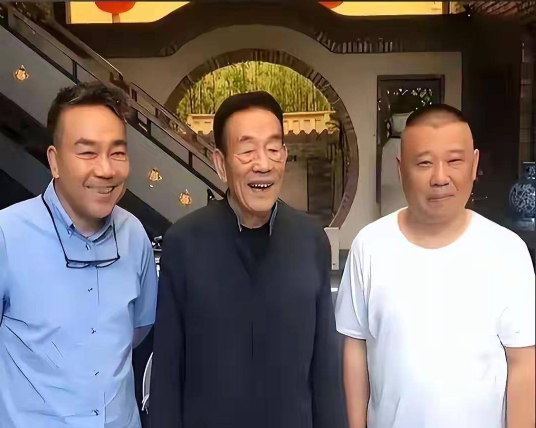 小黑胖子还是杨议给引荐给候耀文的，说白了杨议还是小黑胖子恩人。但是有人就是过河拆