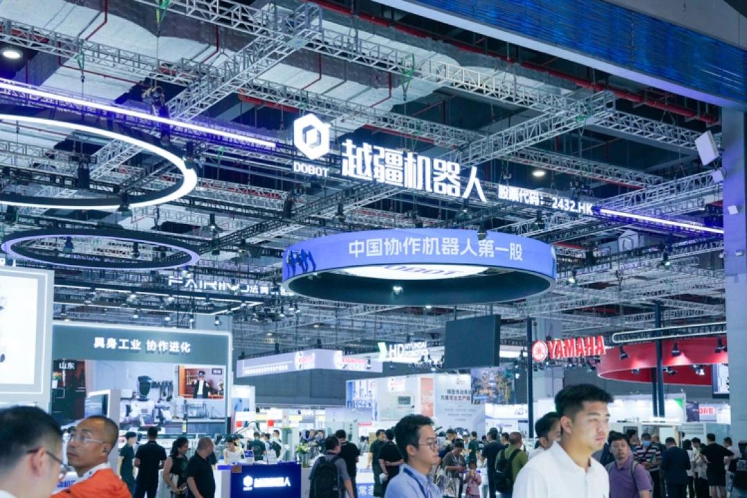 越疆机器人公告，32岁的尼尧擎接任董秘。他今年1月刚加入，之前是中金投行部的副总